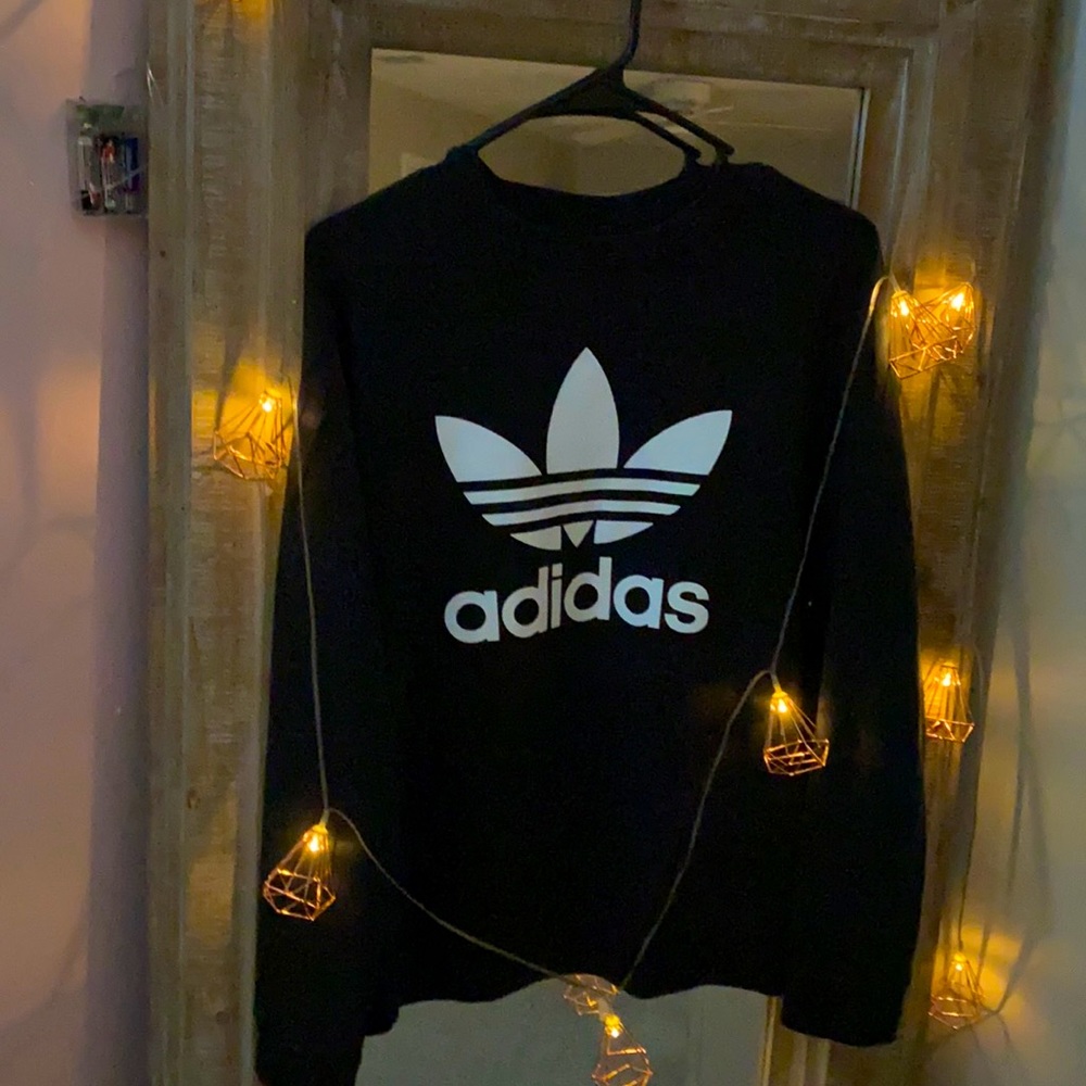 Adidas medium, black crewneck